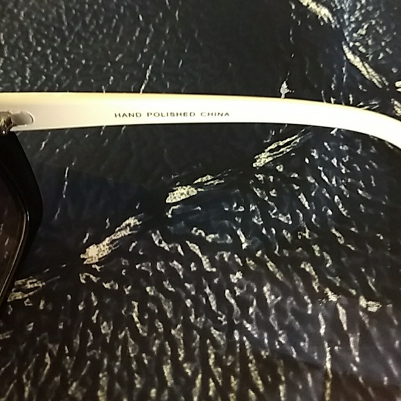 Mod sunglasses. 😎👌 - Picture 5 of 6